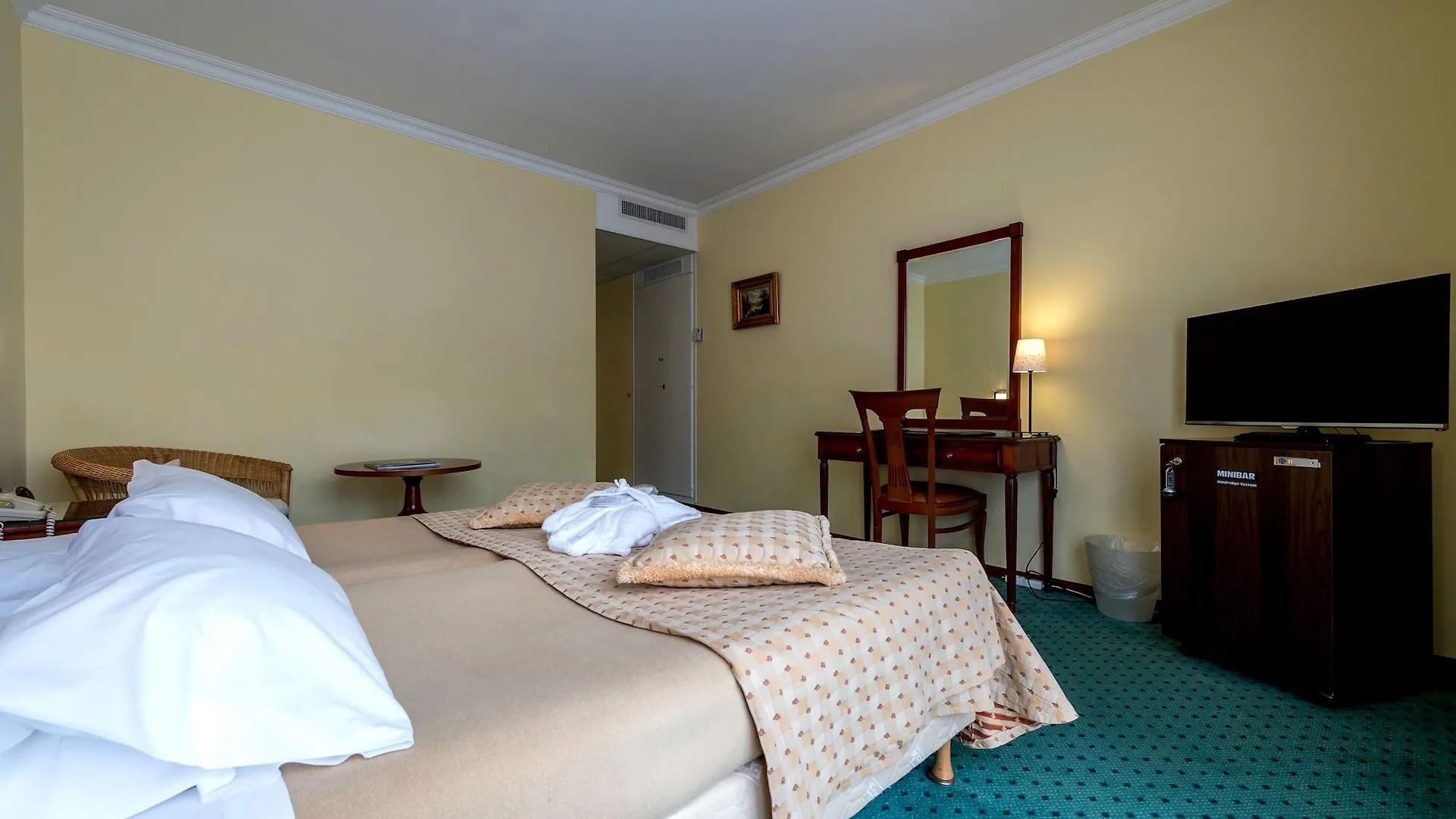 ****  Hotel Churchill Cenevre İsviçre