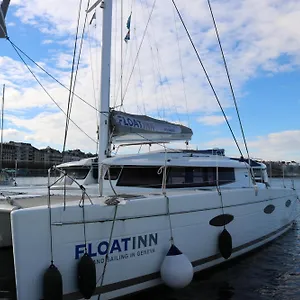 Botel Floatinn Boat-bnb