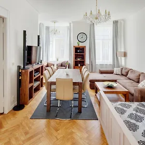 https://old-town-square-apartments-prague-110-00.praguehotelsweb.com